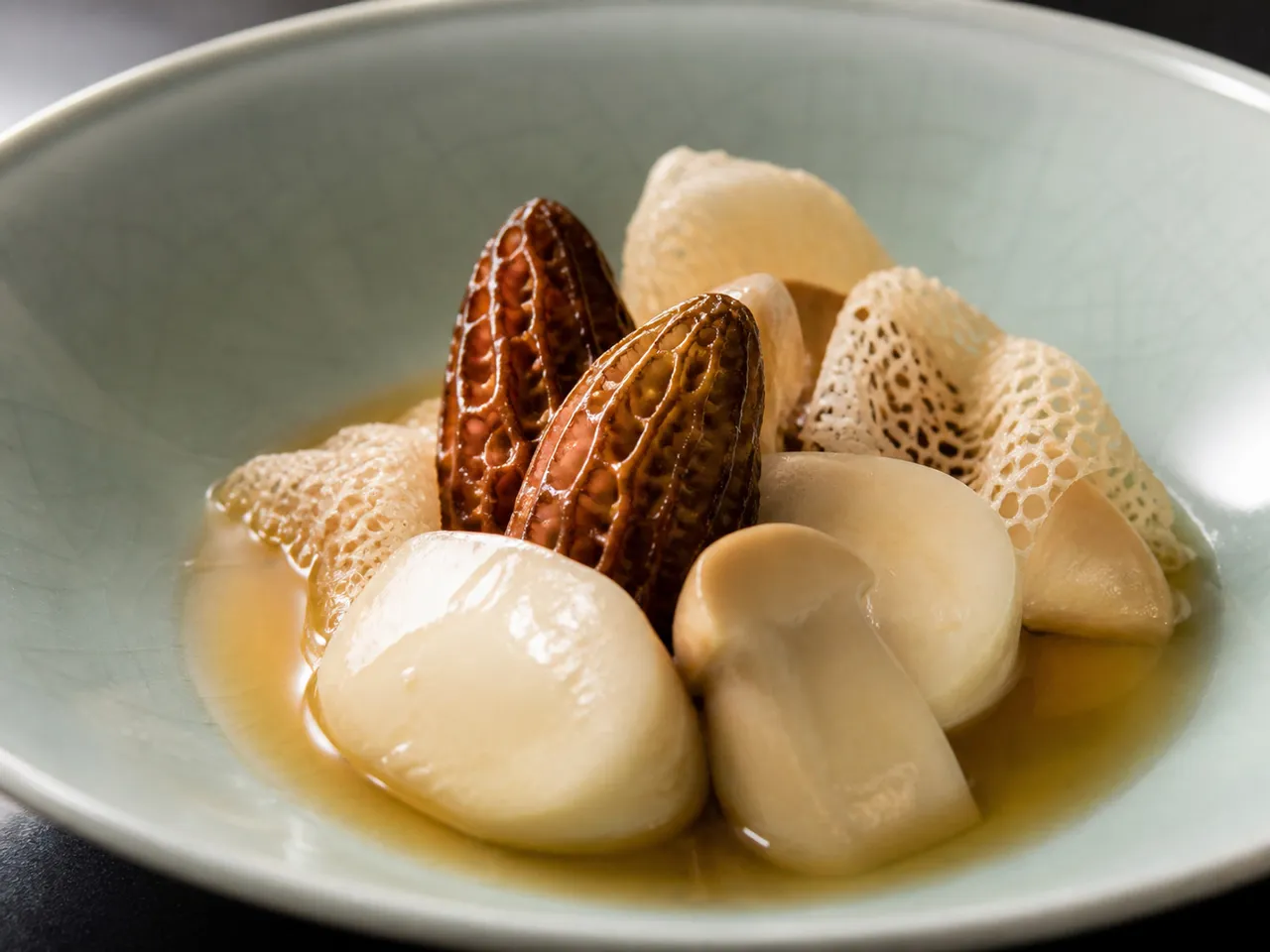 羊肚菌竹荪扒白灵菇成品